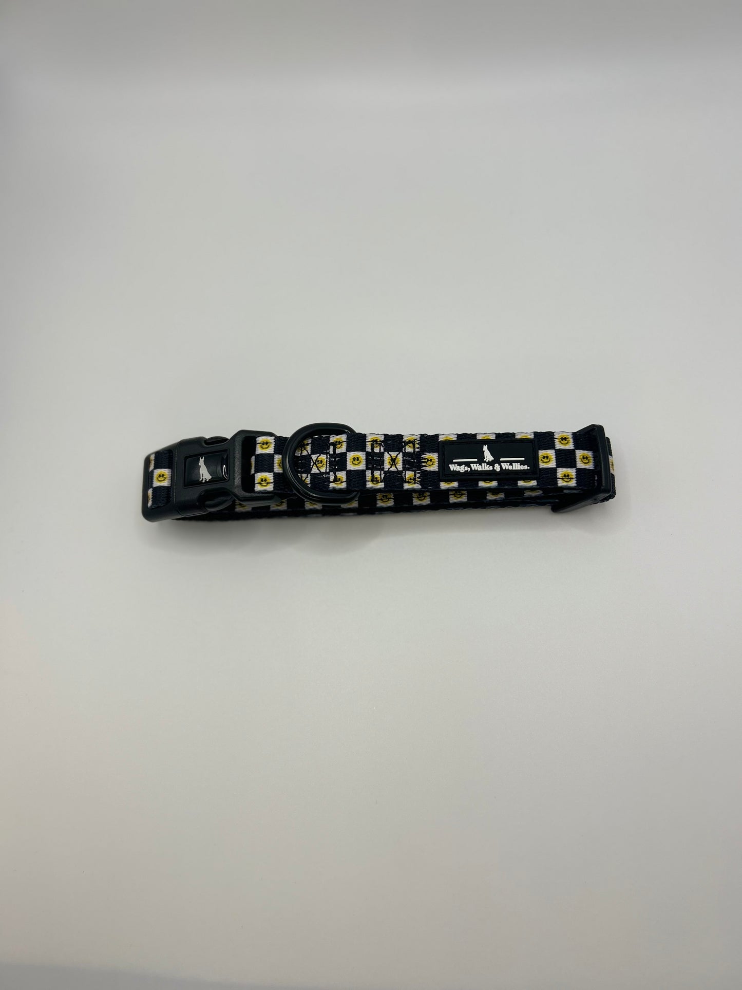 Black and white- Collar